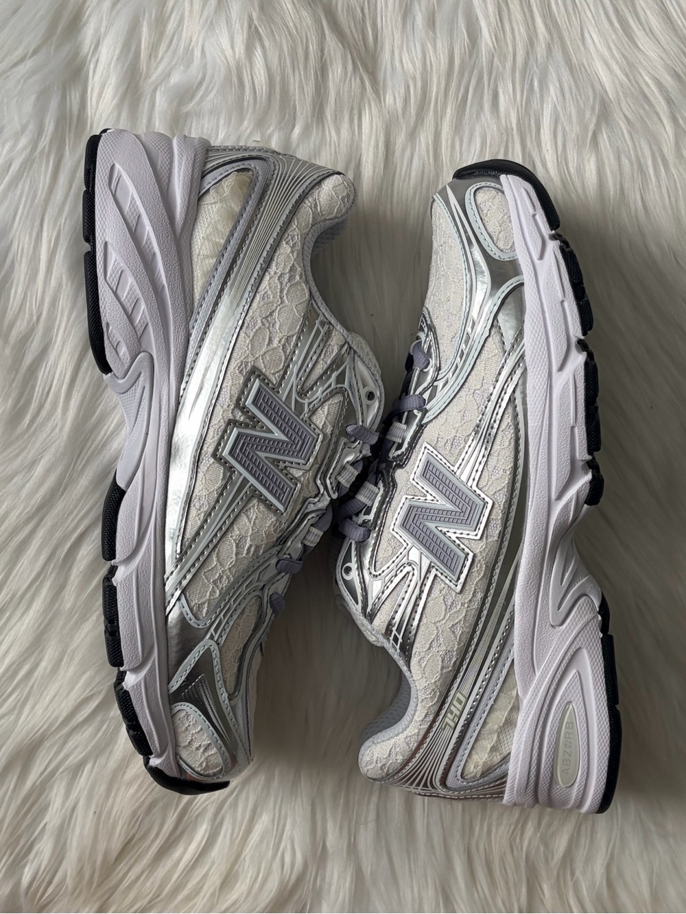 new balance 740